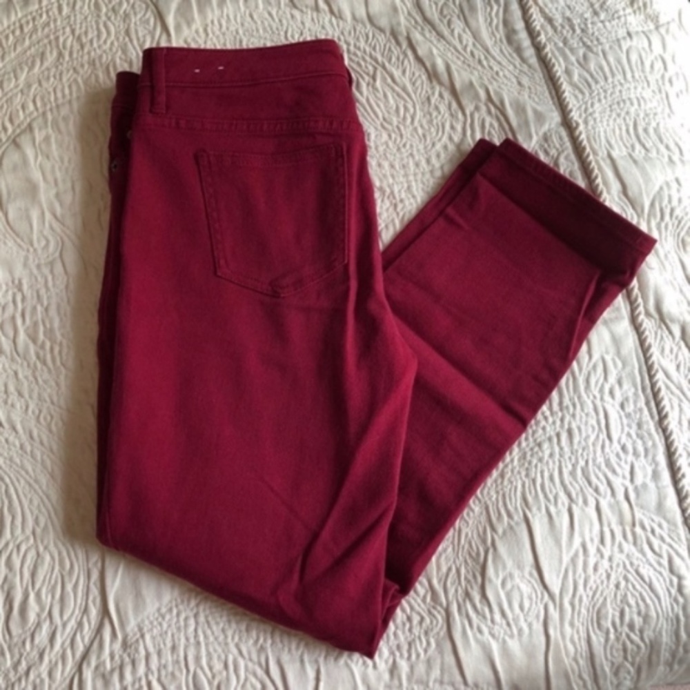 NWOT Ellen Tracy Cropped Pants Wine Red